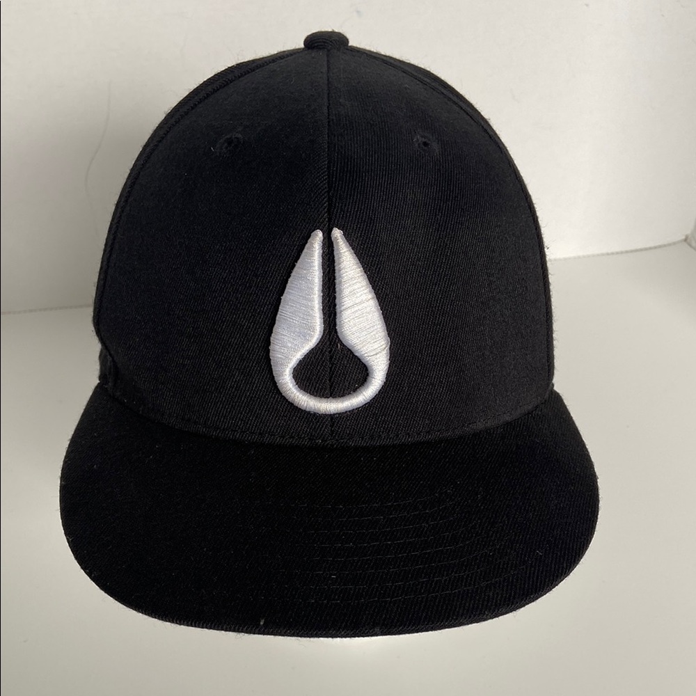 Nixon Deep Down Flexfit Athletic Fit Hat Sz 7 1/4-
7 5/8 210 Fitted
